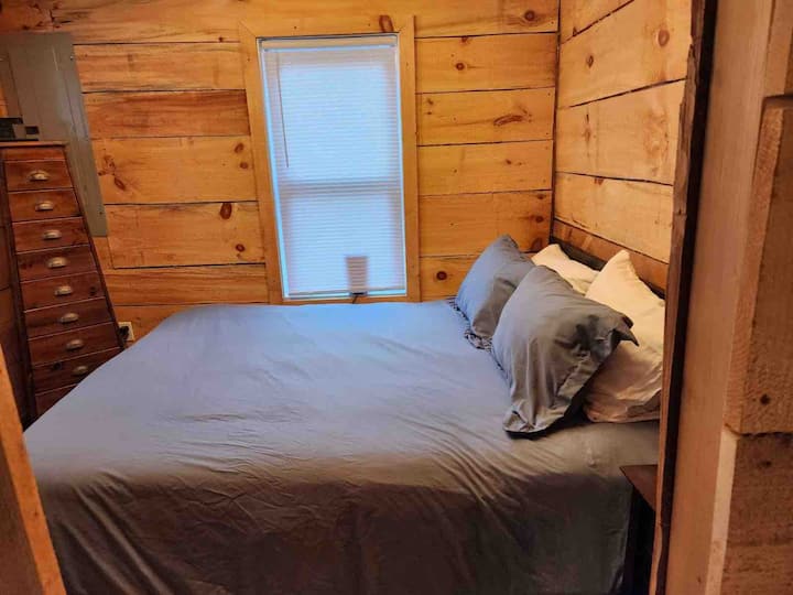 ห้องนอนเตียงควีนไซส์ 