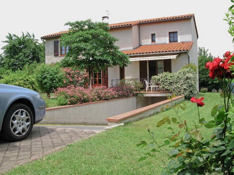 On foot:7 min from the center. Absolute calm