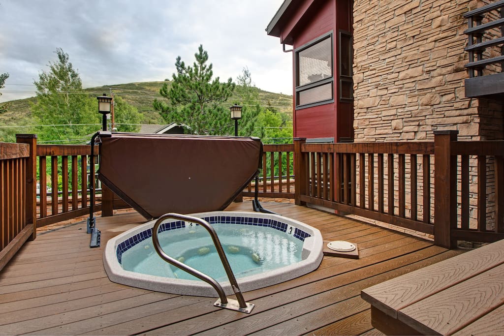 Two different hot tubs, two different luxury experiences.