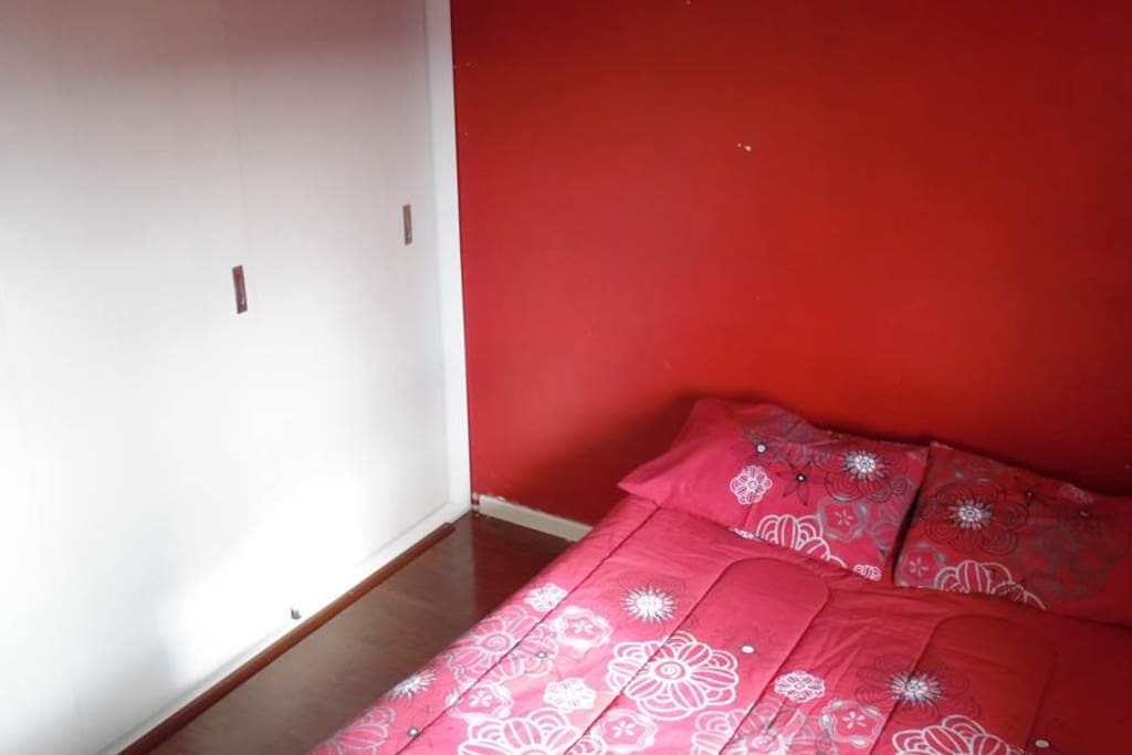 Dormitorios Principal Cama de 2 plazas y amplio closet