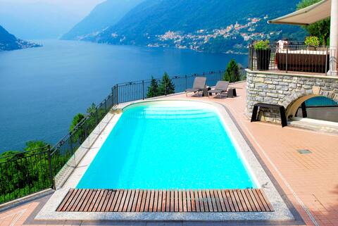 Villa with unique view on Lake Como