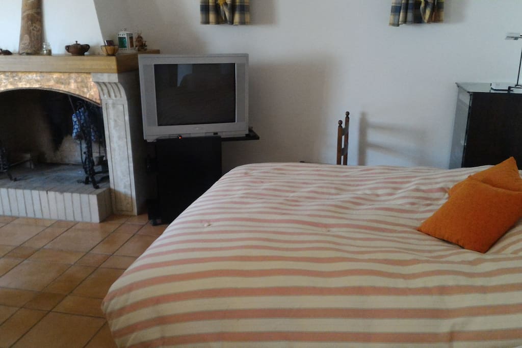 Double bed/ letto Matrimoniale
