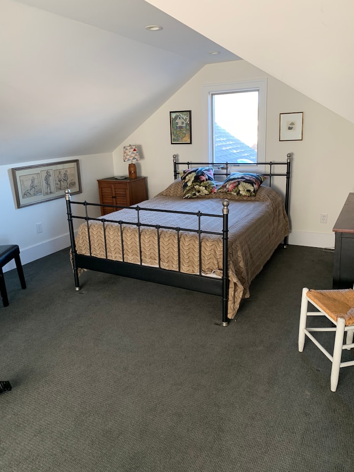 The MontgomeryHistoric Lakefront Home / house Houses for Rent in