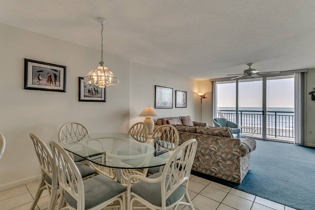 Chair,Furniture,Dining Room,Indoors,Room