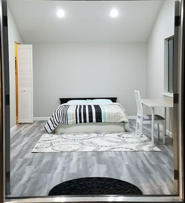 Studio - One Queen Bed