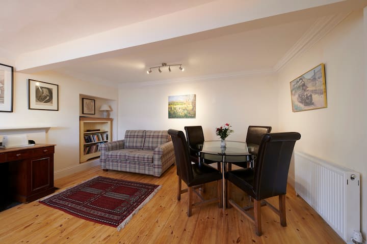 Lovat Apartment Moniack Castle - Apartments for Rent in Kirkhill, Scotland,  United Kingdom