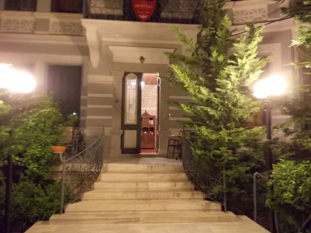 OLYMPIAS  TRADITIONAL HOTEL MYTILINI LESVOS