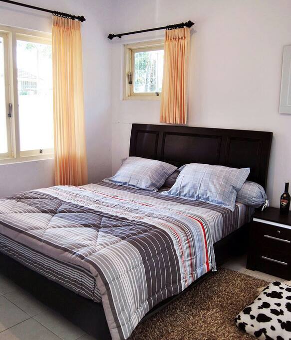 Each guest room consists king or queen size bed
IG: greenapplevilla
