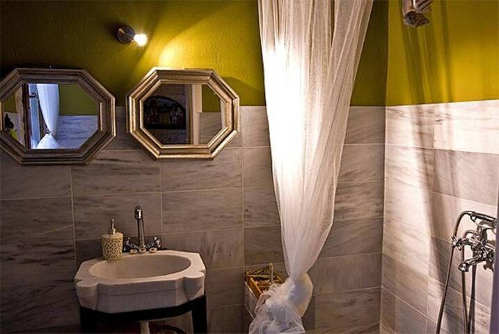 Riza 5 Bedroom Villa gallery image 2