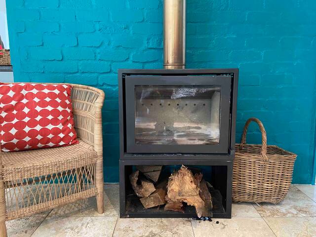 2 Bed guest apartment with garden and parking gallery image 4