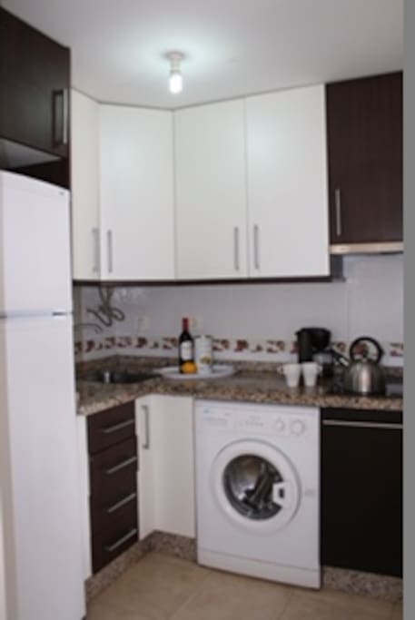 fully equipped kitchen - cocina equipada