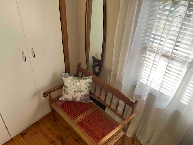 Bougainvillea Boston, 2 bedrooms, lounge, kitchen gallery image 5