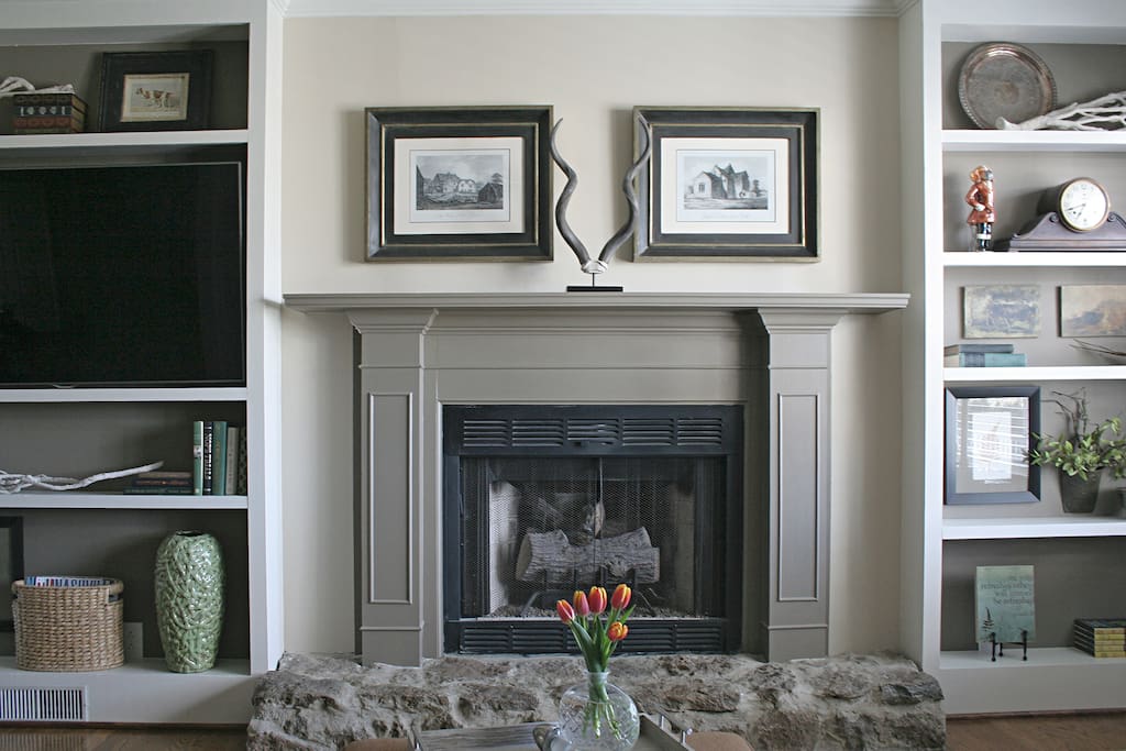 Built in bookshelves and TV invite you to relax in the large open living space.