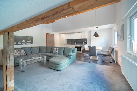 Newly Renovated 3BR APT w/ king bed, 110m² 7person