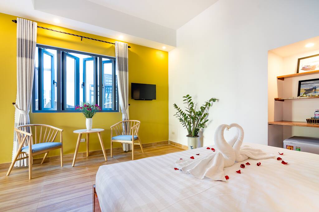 big room with king double bed in grand floor