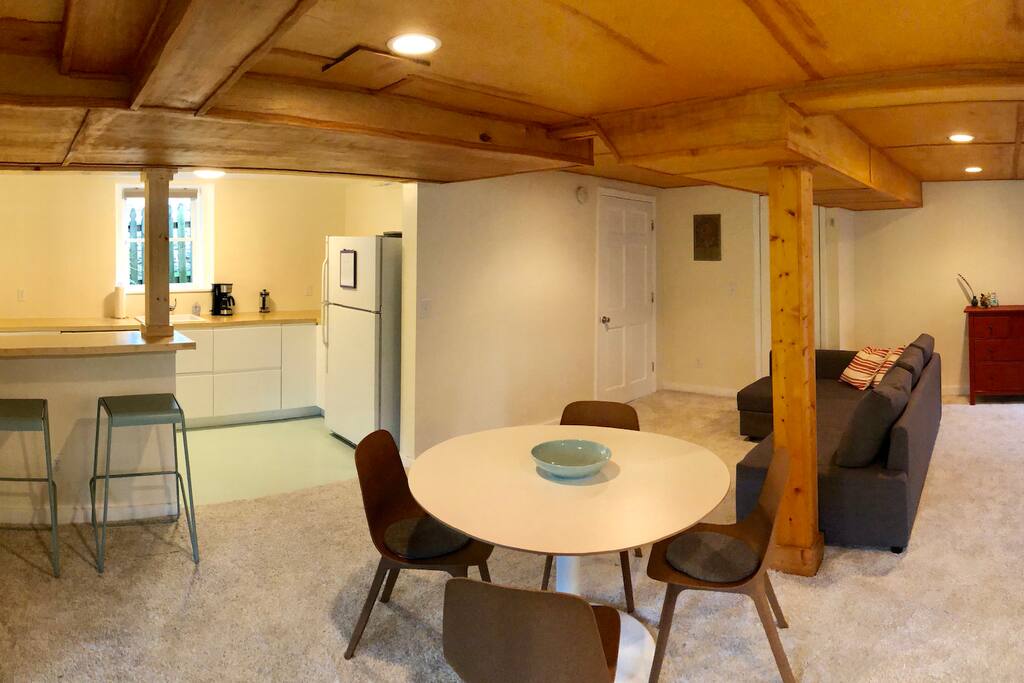 Full sized kitchen is great for cooking, cocktails and chilling all your yummy Nashville restaurant leftovers.