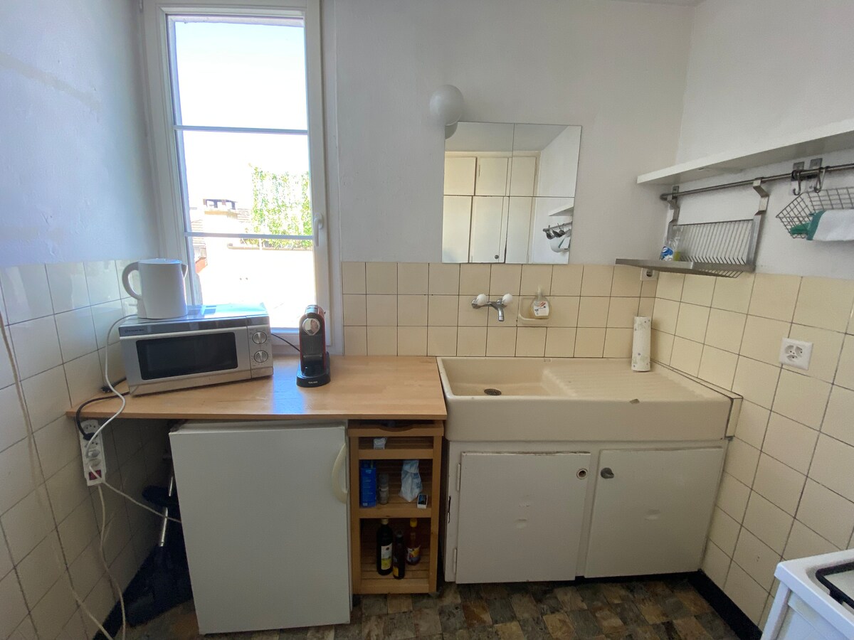 Popular Airbnb listing: Studio near Bahnhofstrasse (F/D) in Lindenhof