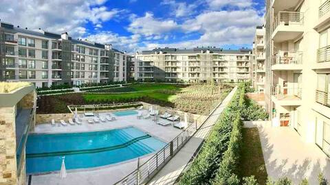 Apartment with pool, gym and garage. Arboris