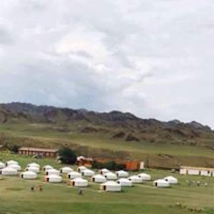 khanbogd tourist camp
