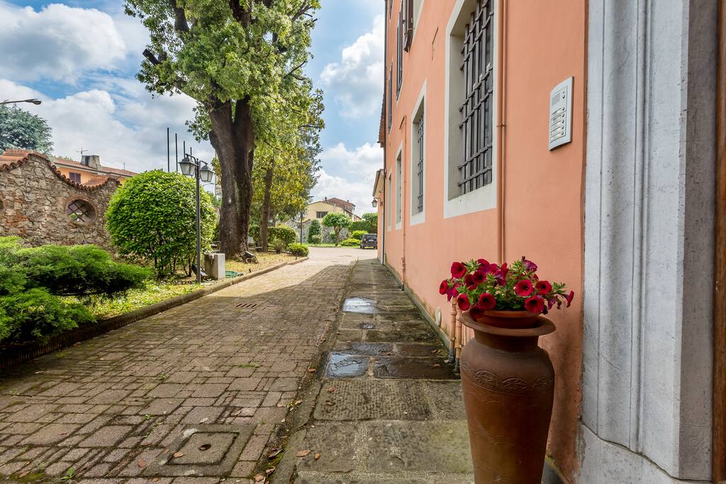 way to the appartments