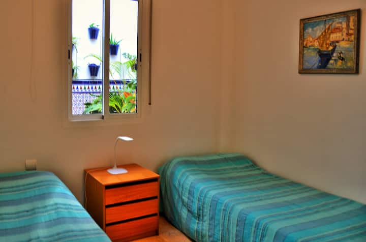 Спалня до вътрешен двор