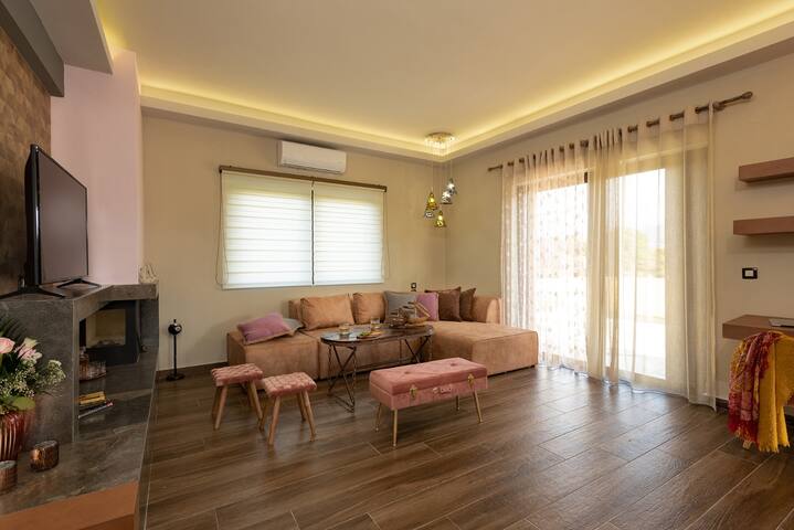 New Villa★Private heated pool★Wifi★BBQ★5 bedrooms gallery image 3