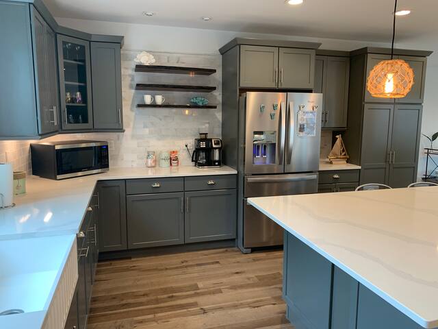 Coastal Paradise Stunning Water View Walk to Beach gallery image 4