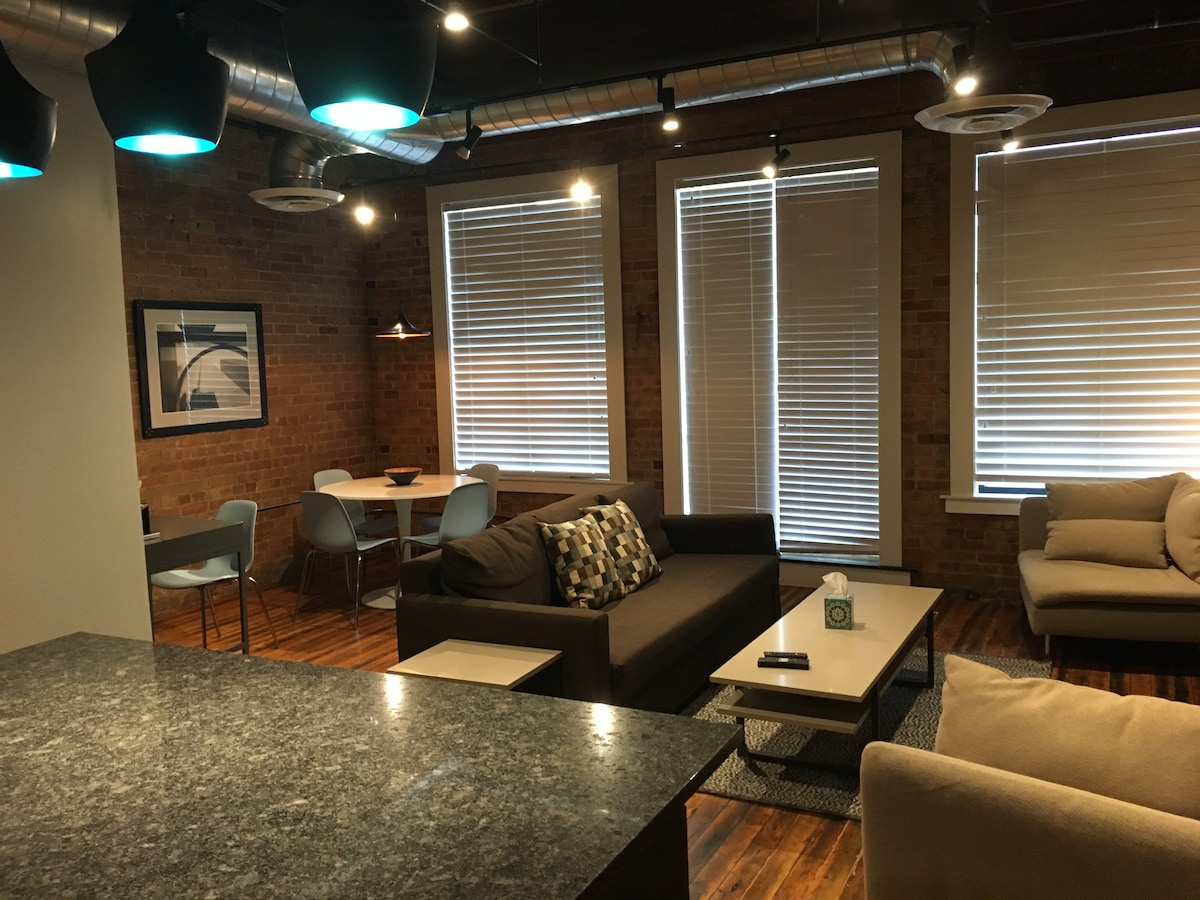 Top performing Airbnb: The District Lofts A - 2 bedroom/2 bath - sleeps 6 in Ogden