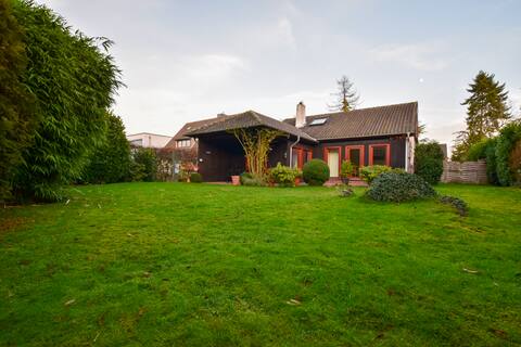 Tolstov House - 6 Rooms Villa - 15 min Messe DUS
