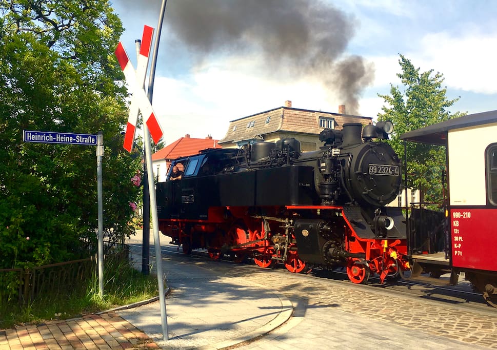 Historische Bäderbahn "Molli" - Haltestelle Goethestraße (2 Minuten zu Fuß)