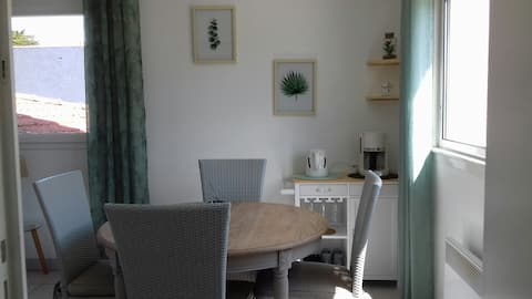 250 m plage à St Marguerite T2 très lumineux