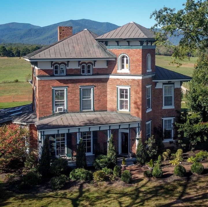 Spectacular Mountain View! Houses for Rent in Amherst, Virginia