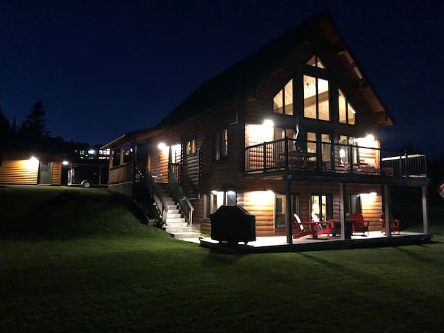 White Tail Ridge – Stunning chalet with Bay view