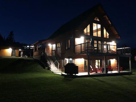 White Tail Ridge - Stunning chalet with Bay view