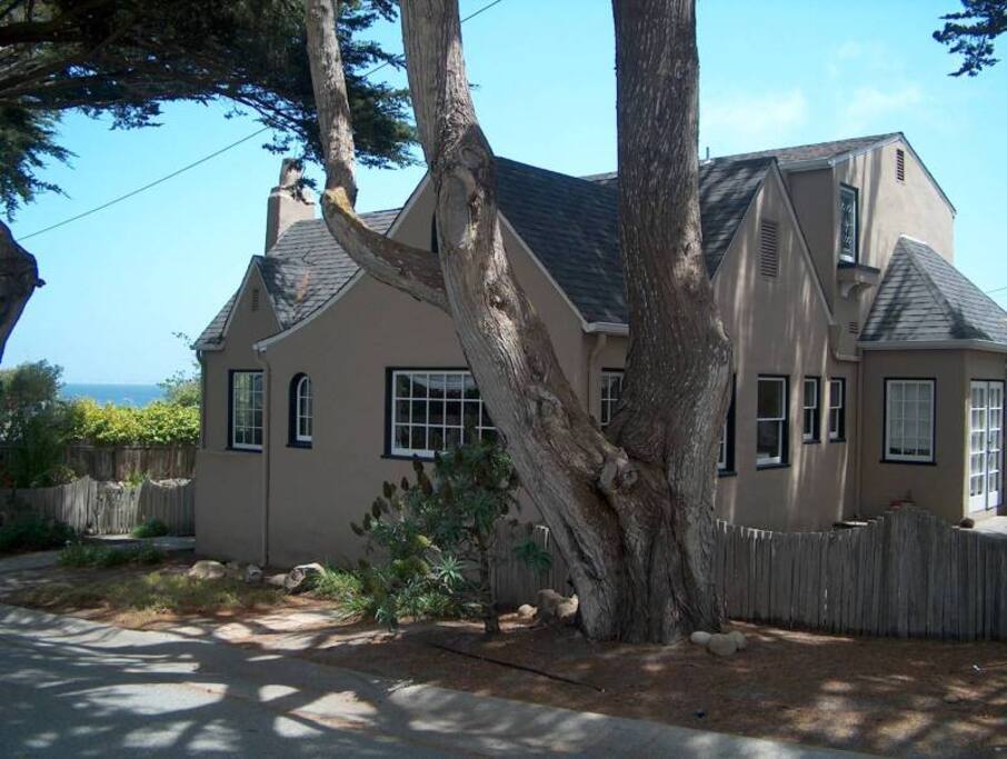 Charming cottage with upstairs private master suite