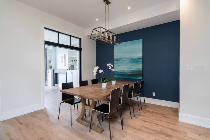 Luxurious 3bedroom house with free parking & wifi! gallery image 3