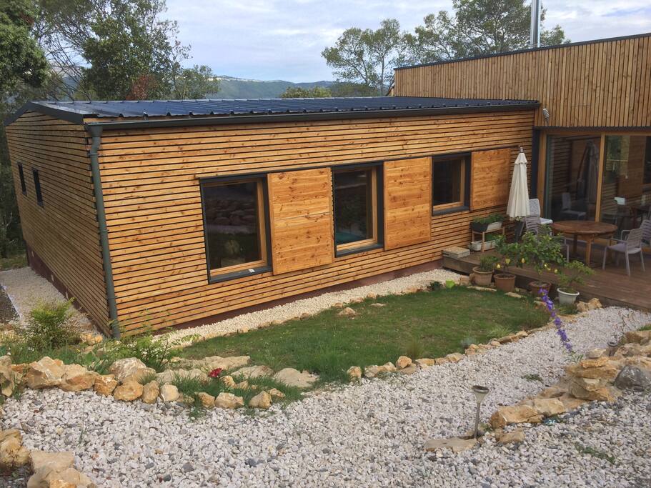 Partie "nuit" avec chambres, bureau et salle de bain