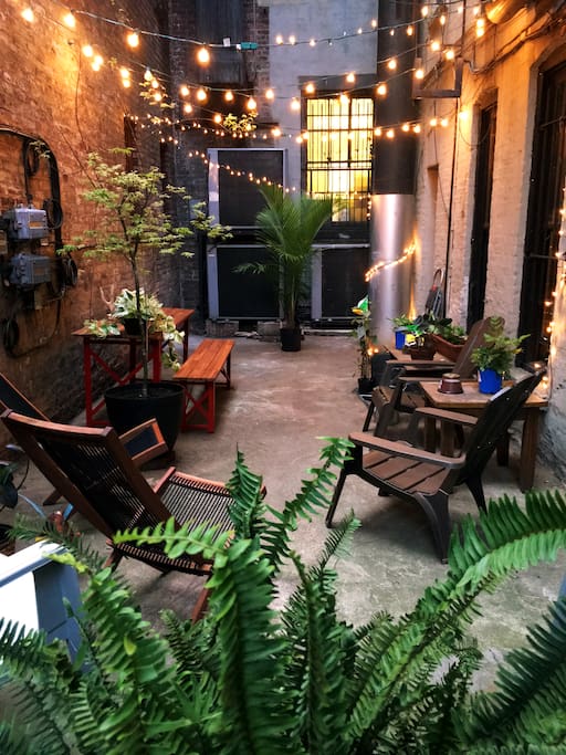 Soak up some sunshine and quietude in the spacious (private!) outdoor area with our beloved plants.