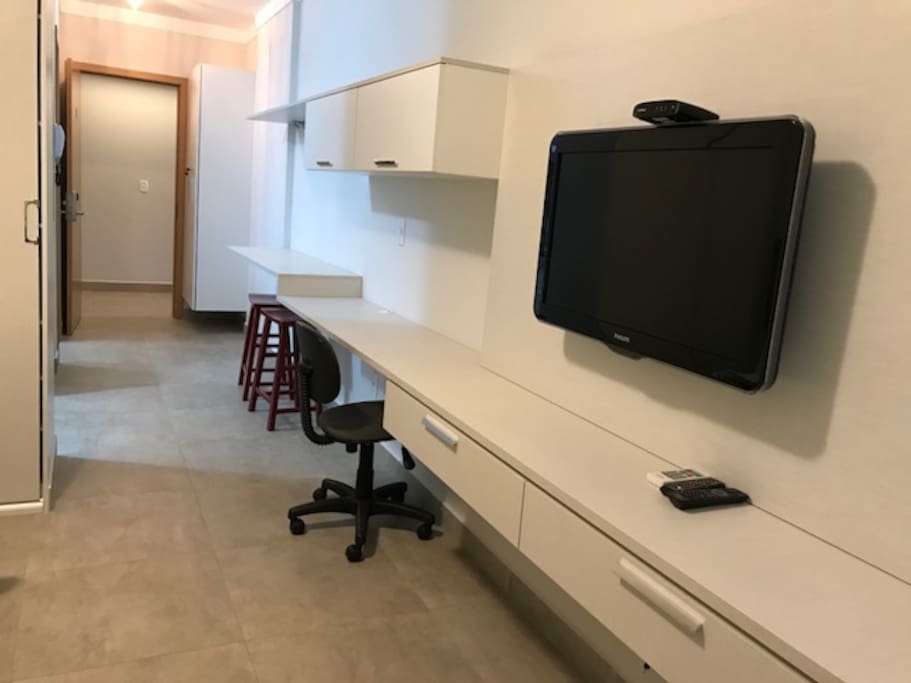 Bancada para trabalho e refeiçoes