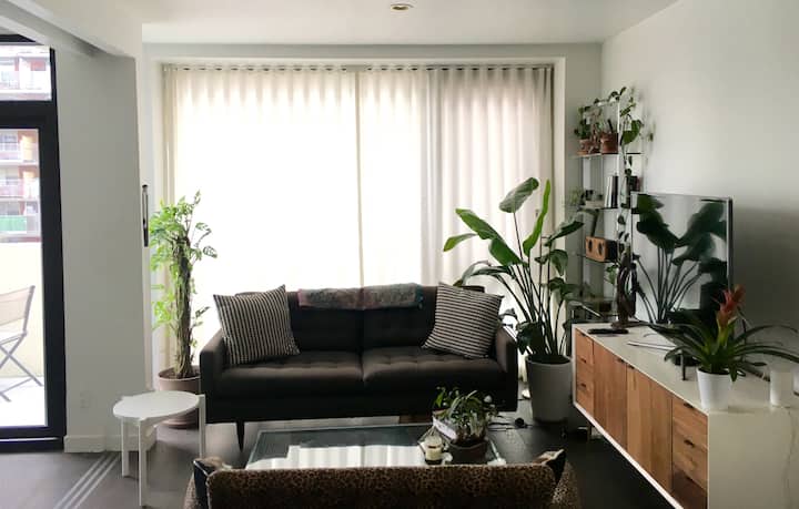Bright & Cozy 1br/balcony Next To 3 Subways! - 롱아일랜드