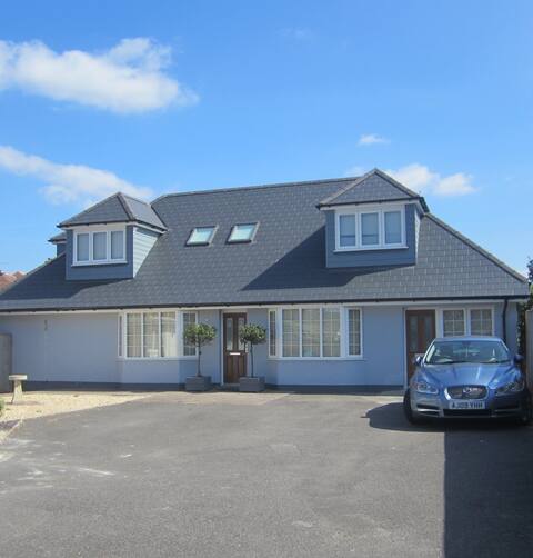 Luxury 1 Bed - 2 mins Walk to River- Dog Friendly