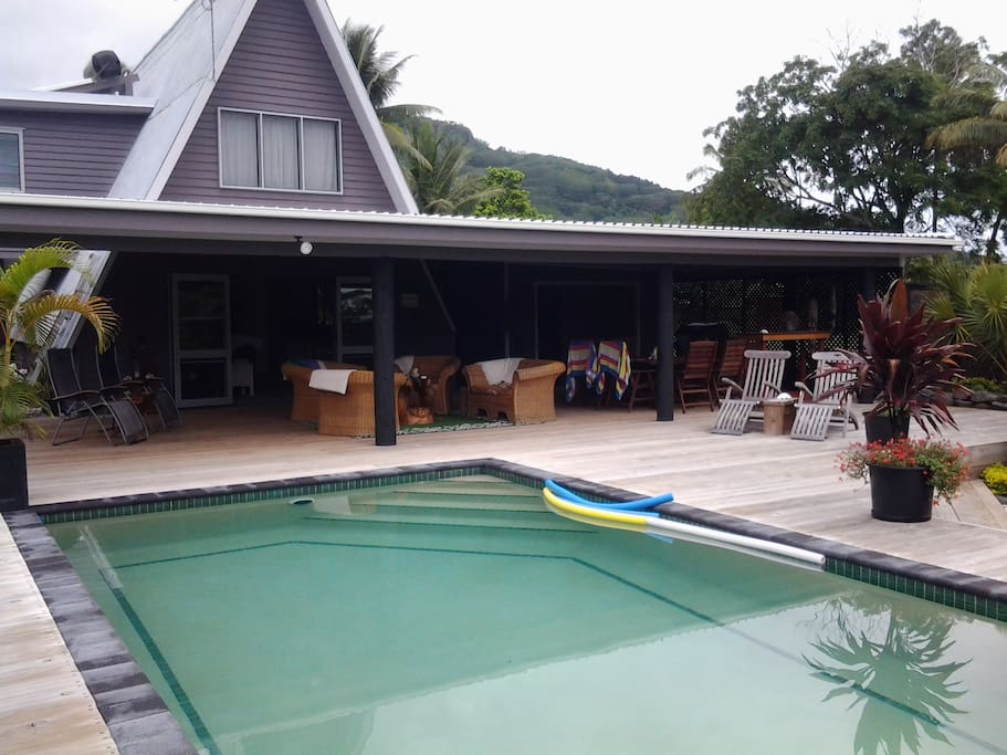 Outdoor living area & BBQ
