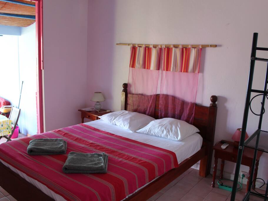 Chambre lit double bungalow "Trinité"