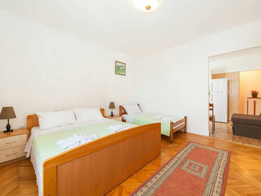 The apartment is air conditioned, offers a fridge, kitchen, cable TV & free Wi-Fi.
