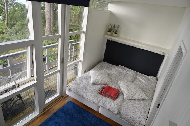 Spavaća soba 1. Bračni krevet.