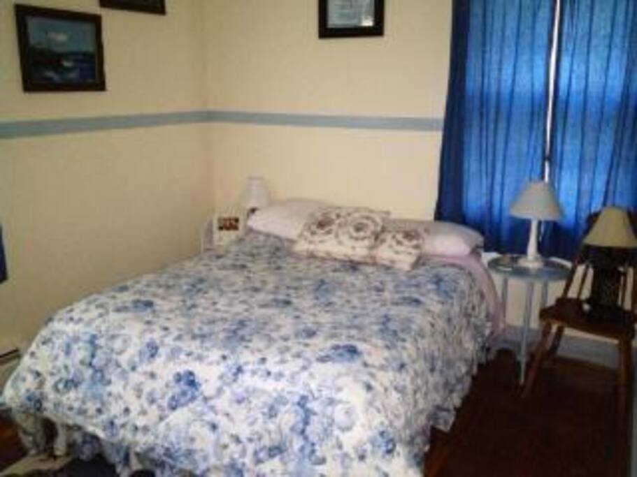 Room with double bed