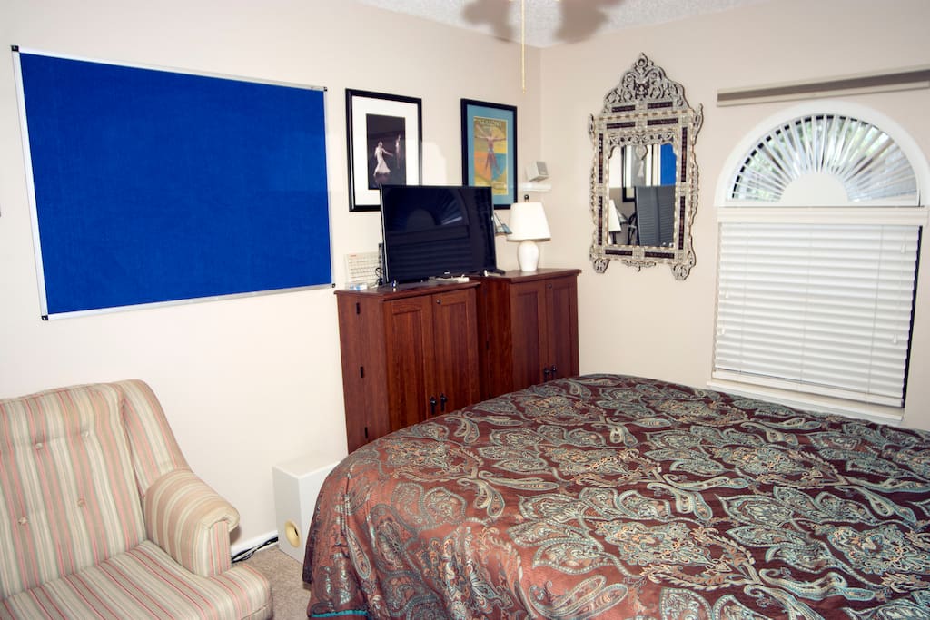 Bedroom TV, Chair & Poster Board