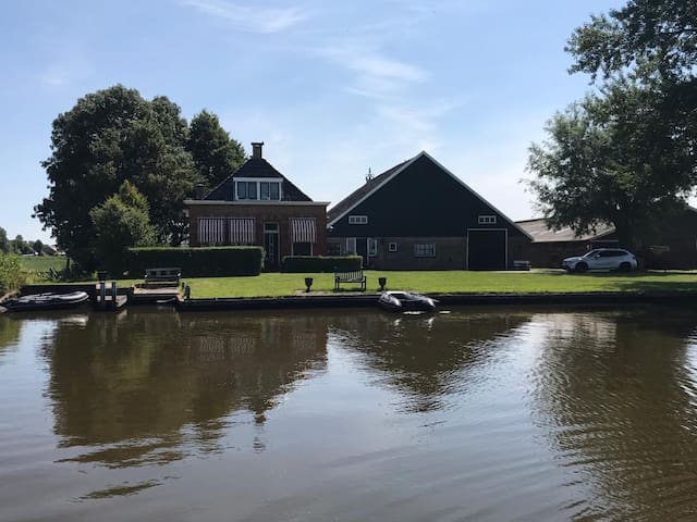 Landelijk verblijf aan Friese Elfstedenroute