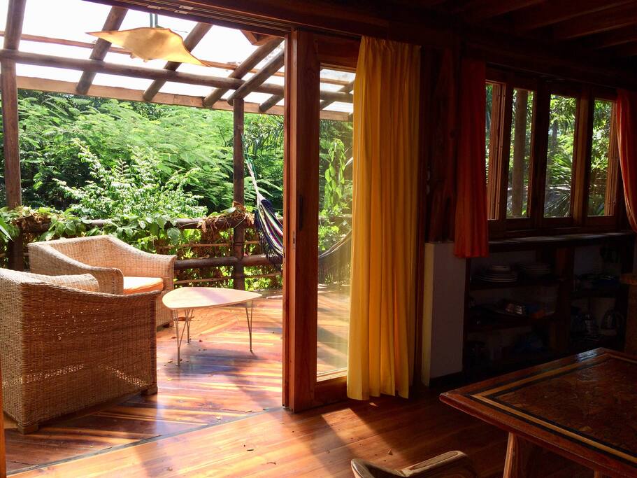 Hall de entrada y terraza