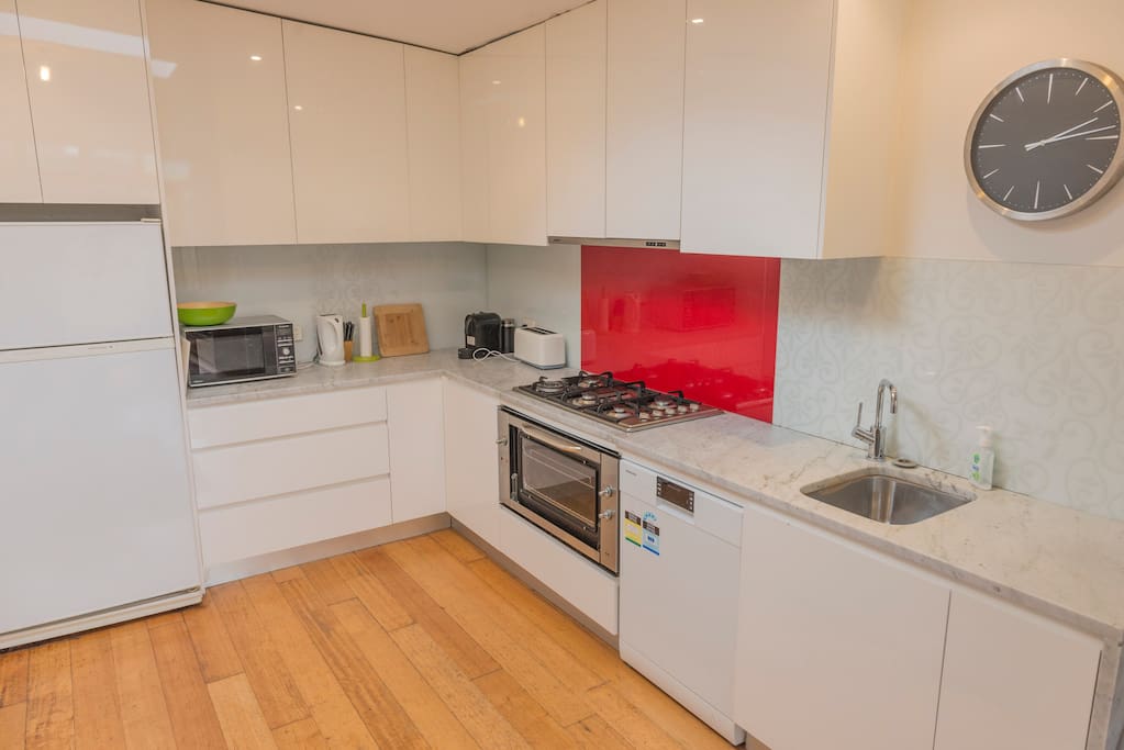 Fully equipped kitchen with fridge, microwave, toaster, kettle, coffee machine (capsule) and dishwasher. Cooking essentials are also provided for guests!